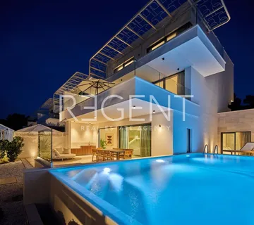Trogir - Moderna villa sa pogledom na more 341 m2