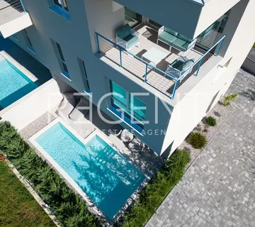 Seget Vranjica – moderna duplex vila s dva bazena i pogledom na more - Seget Vranjica, Seget
