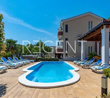 Split, Kaštela - Vila s bazenom i pogledom na more 333 m2 - Kaštel Novi, Kaštela