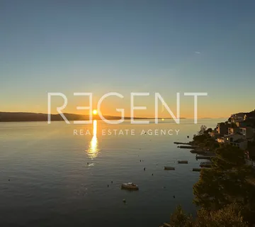 Omiš,Rogoznica- Kuća s dvorištem, 30m od mora TOP PRILIKA,INVESTICIJA! - Lokva Rogoznica, Omiš
