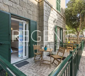 Split, Bačvice - Stan s 3 apartmanske jedinice i prostranim vrtom