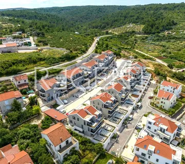 Brač, Sutivan - Trosoban stan u stambenom kompleksu 97,84 m2