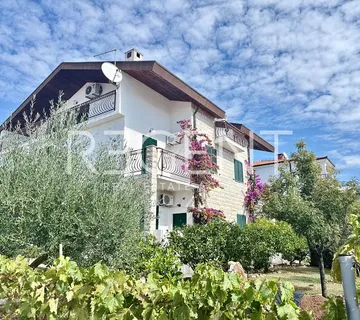 Trogir, Okrug gornji - Apartmanska kuća