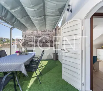 Trogir, centar- Kamena kuća 174 m2