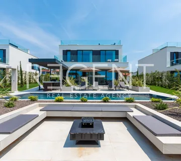Istra, Poreč – Dizajnerska vila s pogledom na more 310 m2