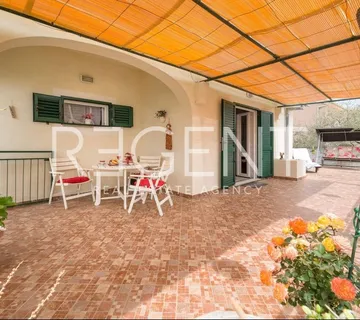 Sevid na moru, Kuća 118 m² — 3SS, dvorište, 100 m od mora - Sevid, Marina