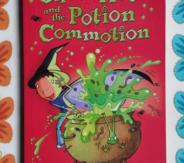 Sue Mongredien - Oliver Moon and the Potion Commotion - cover