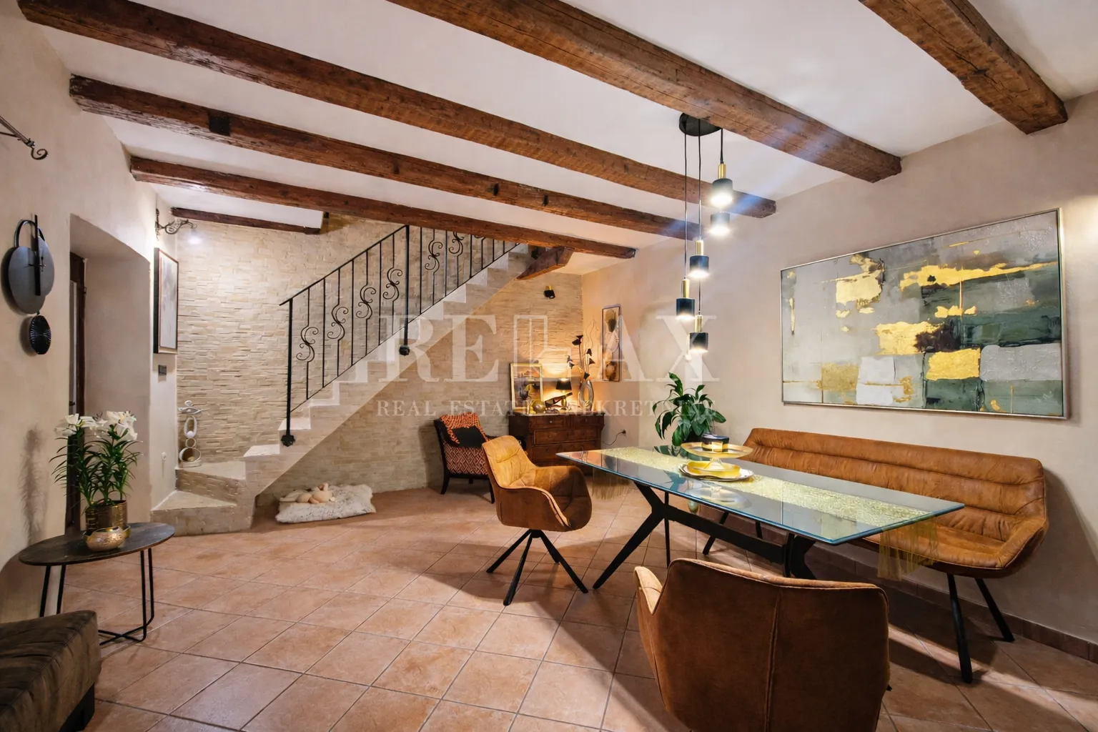 Tribalj - kamena kuća s pogledom na jezero - cover