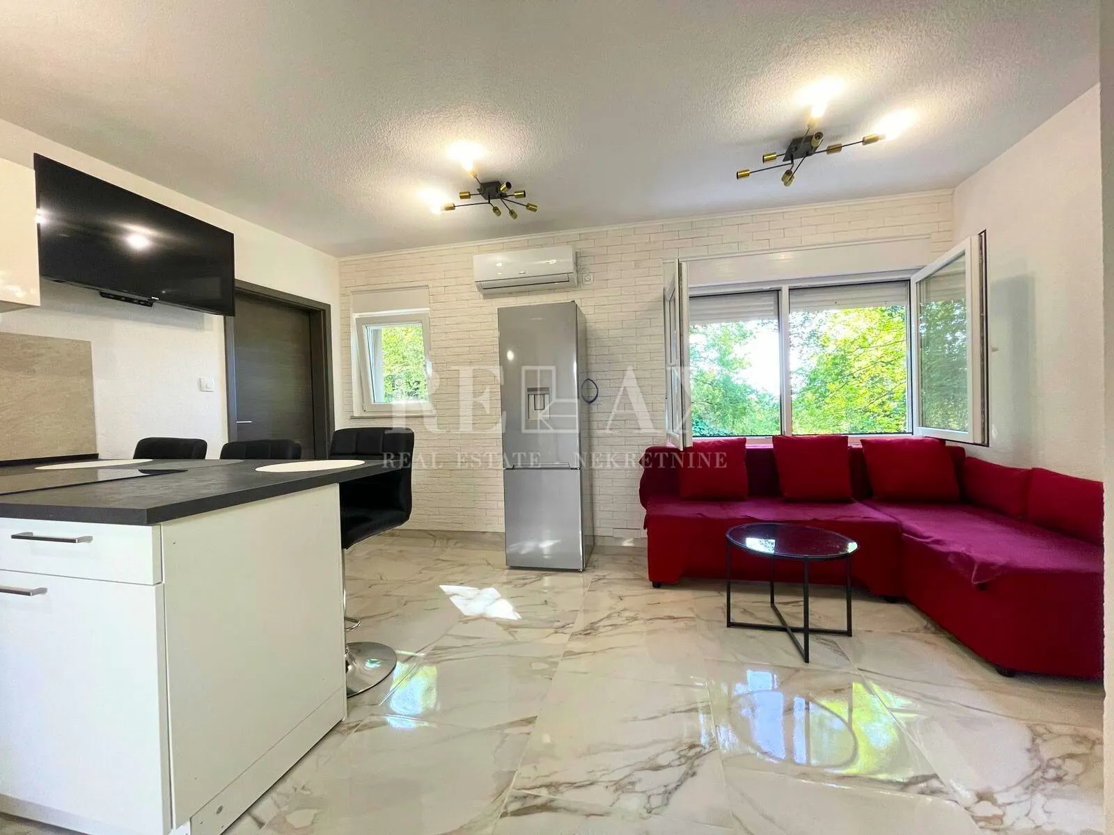 Bribir - kamena kuća u nizu s okućnicom - cover