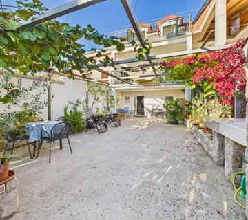 Dramalj - kuća s okućnicom - cover