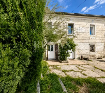 Hreljin - samostojeća kamena kuća - Hreljin, Bakar