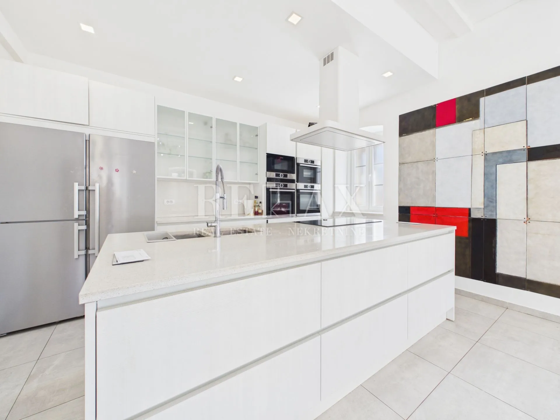 Bribir - renovirana kamena kuća modernog interijera s bazenom - cover