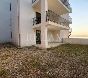 Crikvenica - stan s okućnicom, novogradnja