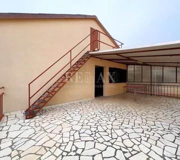 CRIKVENICA - Stan sa okućnicom, pogled na more