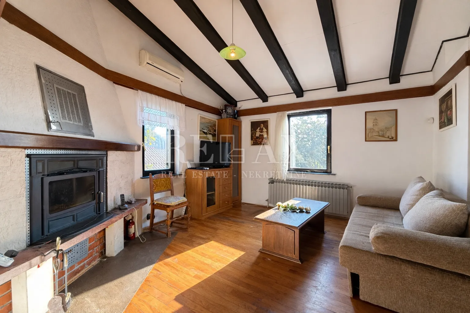 Bribir - kuća s dva odvojena stana i vrtom - cover