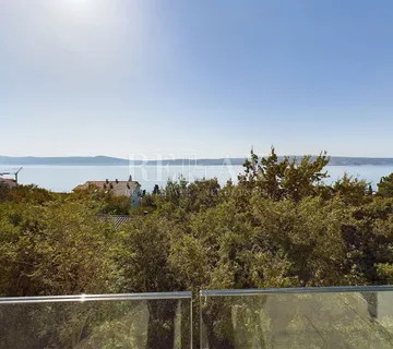 Crikvenica - stan s balkonom i pogledom na more