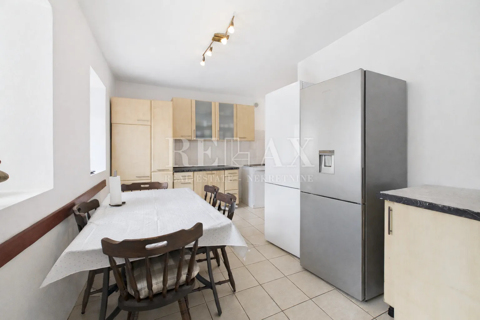 Bribir - kamena kuća s velikim dvorištem i okućnicom - cover