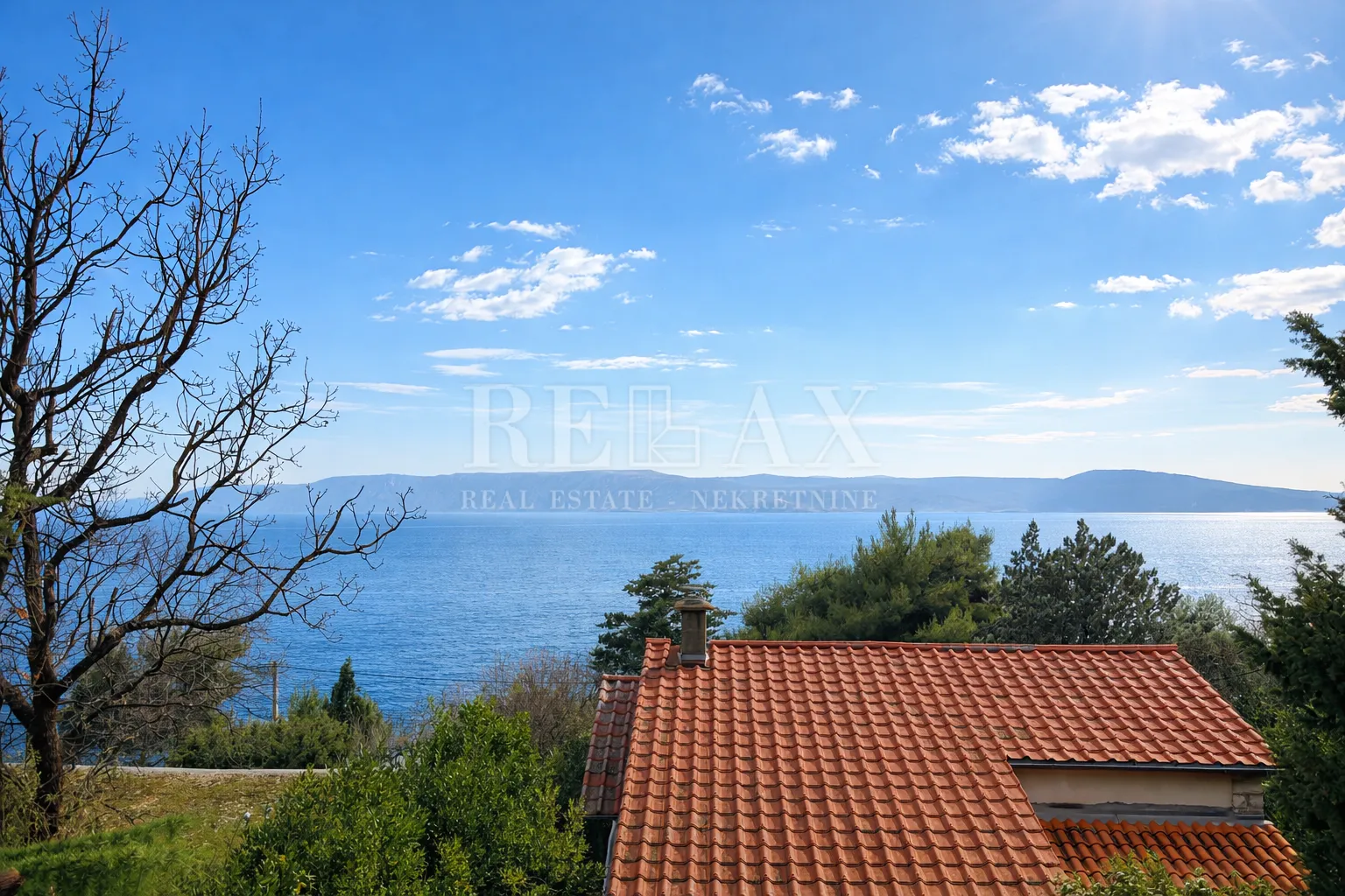 Novi Vinodolski - apartmanska kuća u drugom redu do mora - cover