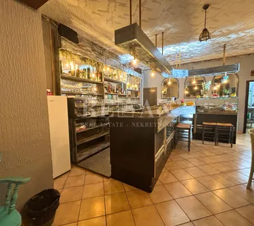 Rijeka, Mlaka - opremljen poslovni prostor sa stambenim dijelom - cover