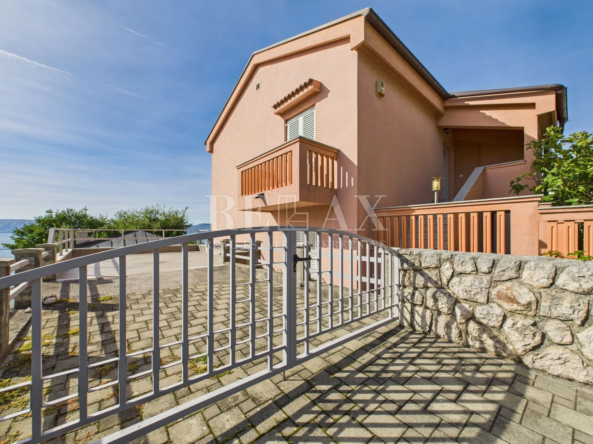 Novi Vinodolski - kuća s bazenom na odličnoj lokaciji - cover