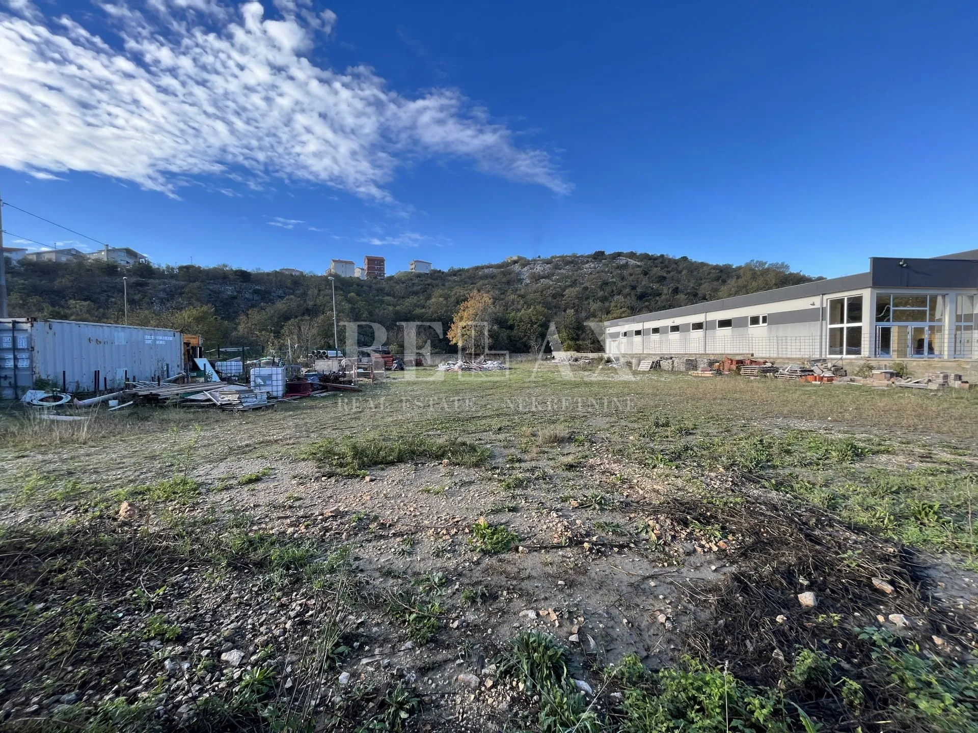 NOVI VINODOLSKI - Prostrani teren u poslovnoj zoni - cover