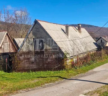 Krasno - kuća za adaptaciju sa zemljištem i dva objekta - cover