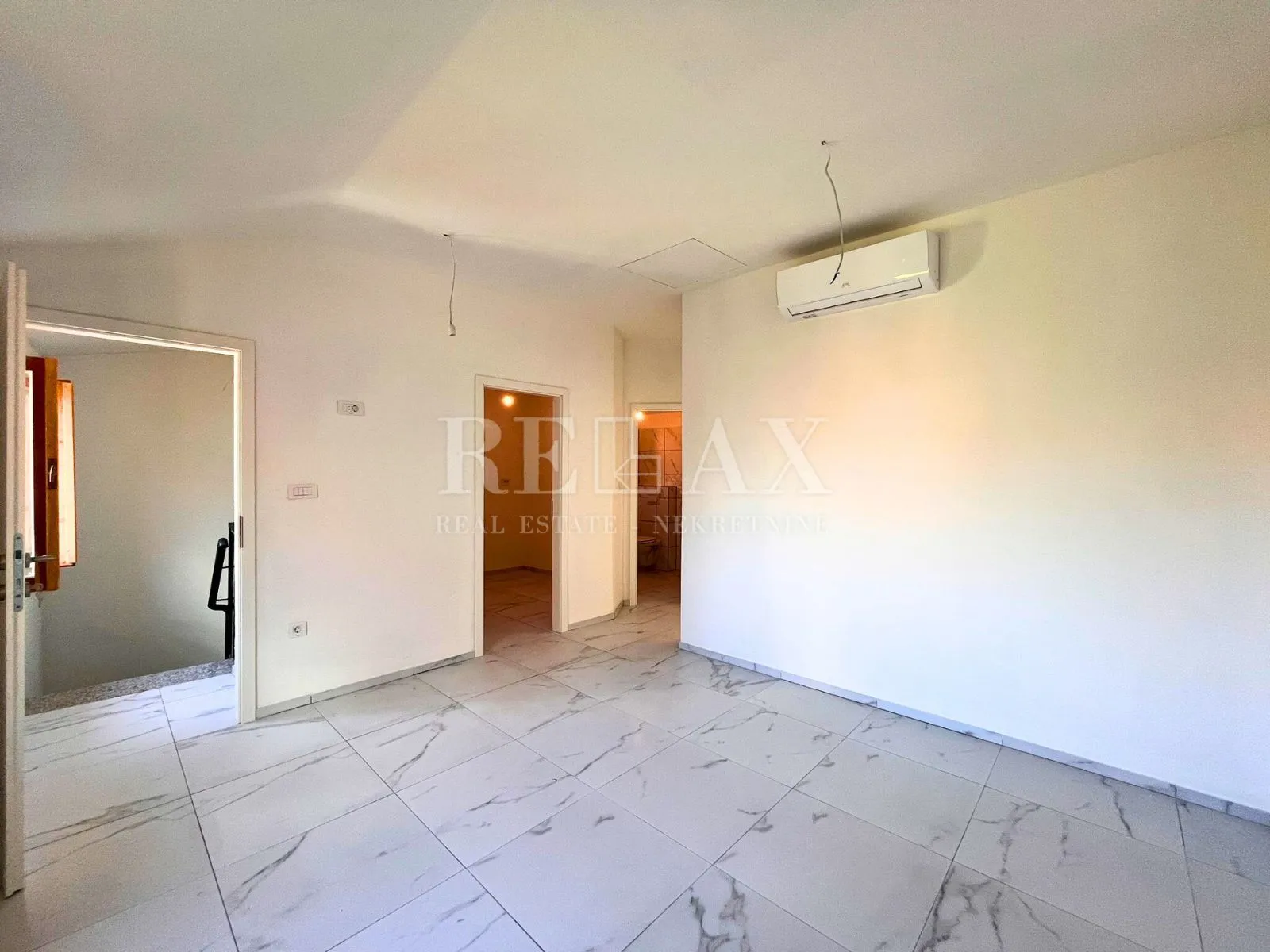 Novi Vinodolski - Novogradnja sa 3 apartmana - cover