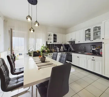 Selce - obiteljska kuća na odličnoj lokaciji - cover