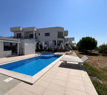 Crikvenica - vila s bazenom i pogledom na more - cover