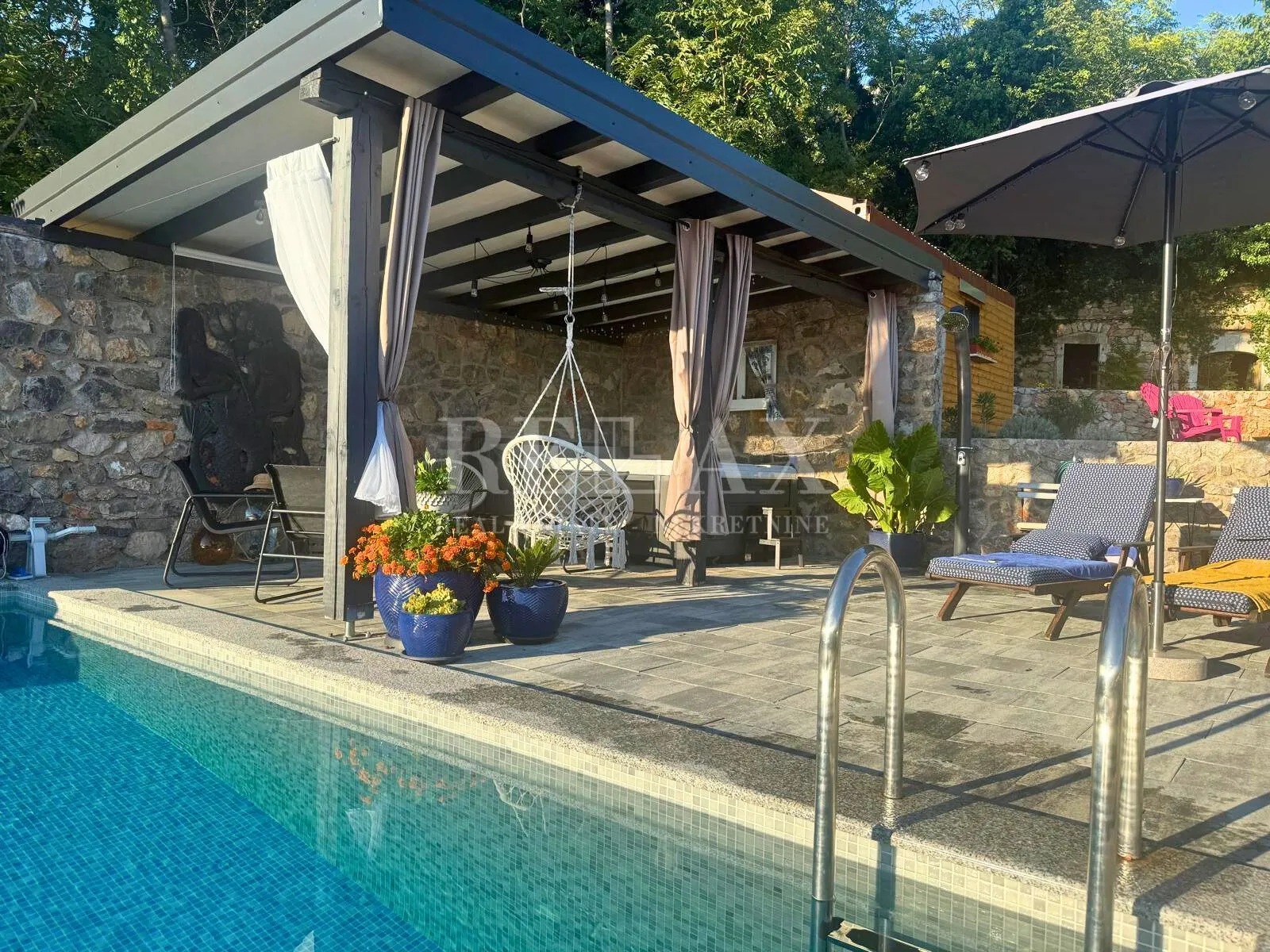 Bribir - kuća sa bazenom i okućnicom - cover