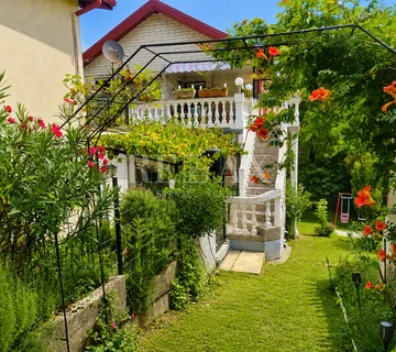 Tribalj - dvije kuće sa prostranom okućnicom - cover