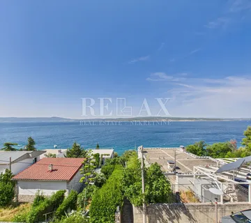 Crikvenica - prostrana kuća s uređenom okućnicom - cover