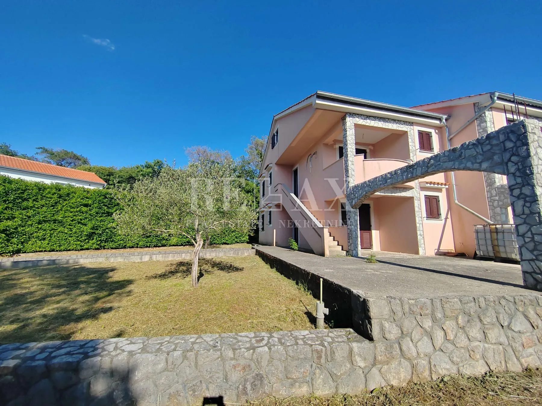 Otok Krk, Dobrinj - dvojna kuća u visokoj roh bau fazi - cover