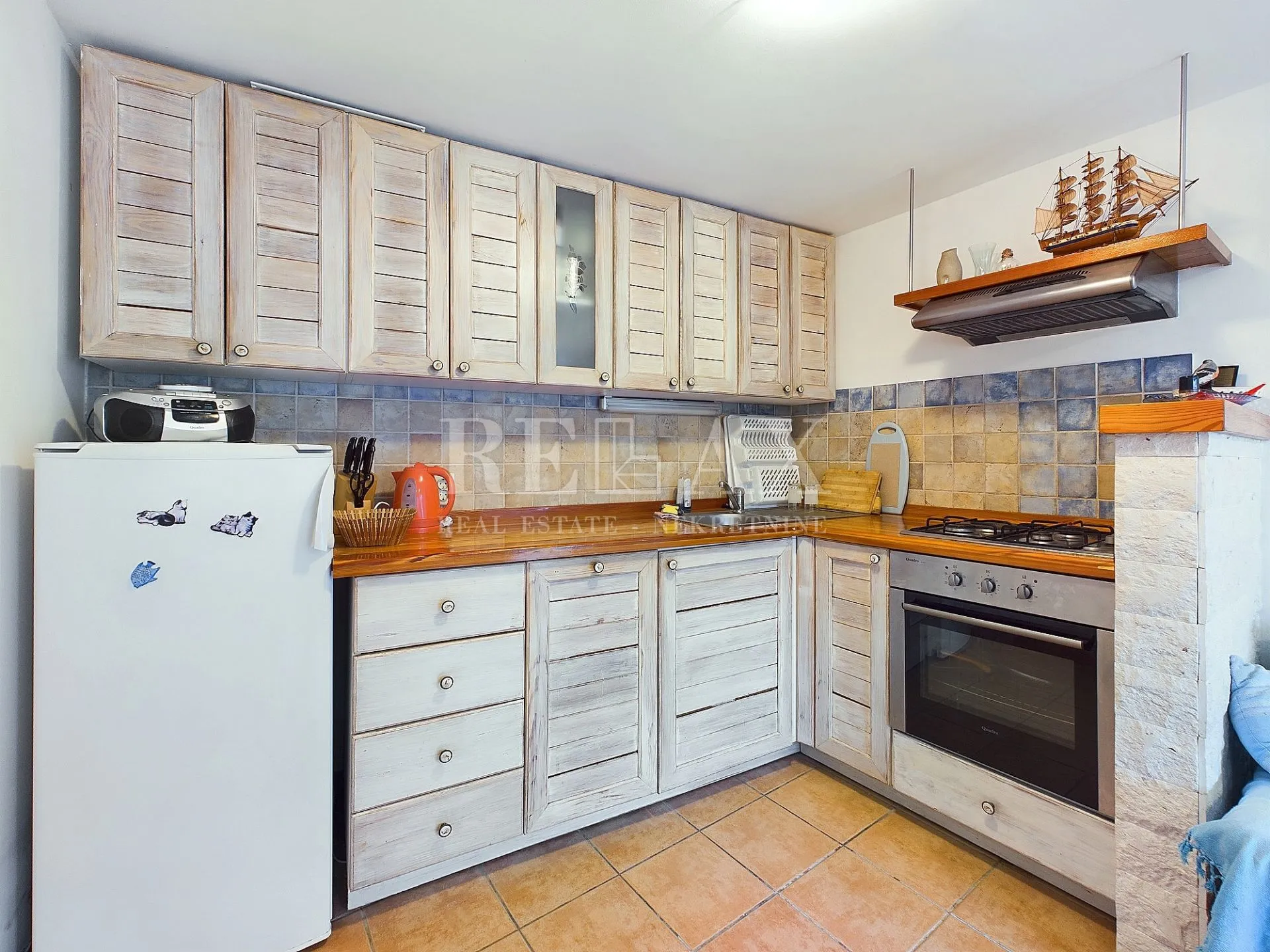 Bribir - prostrana kuća u nizu s garažom - cover