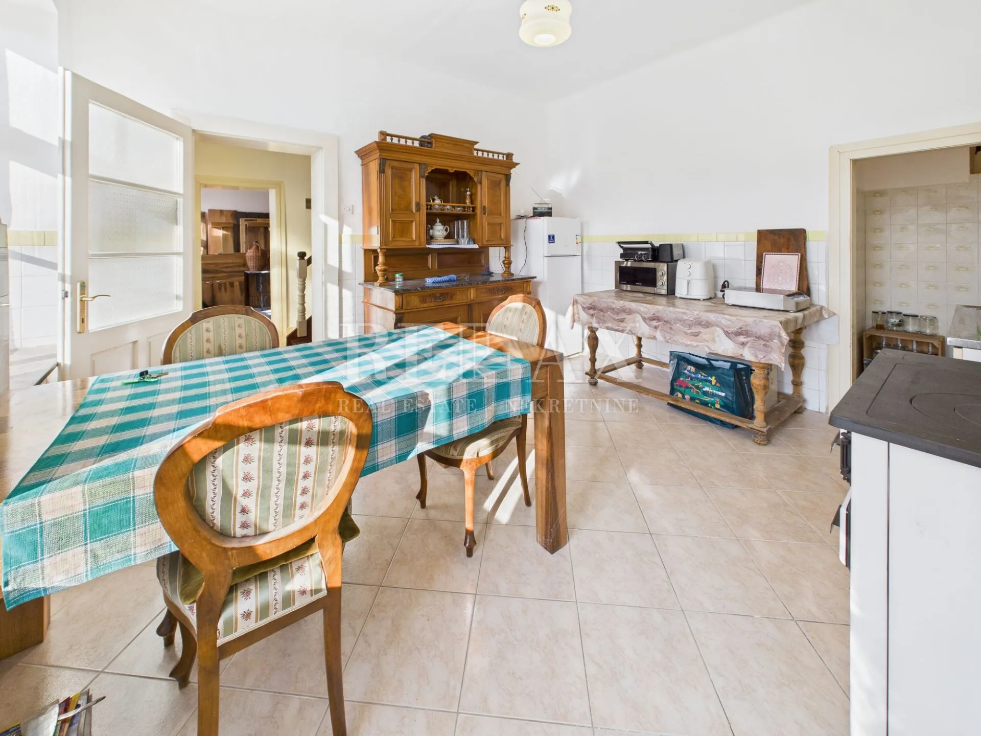 Bribir - autohtona kuća s okućnicom - cover