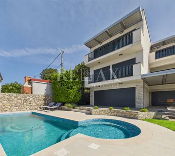 Klenovica - moderna vila s bazenom - cover