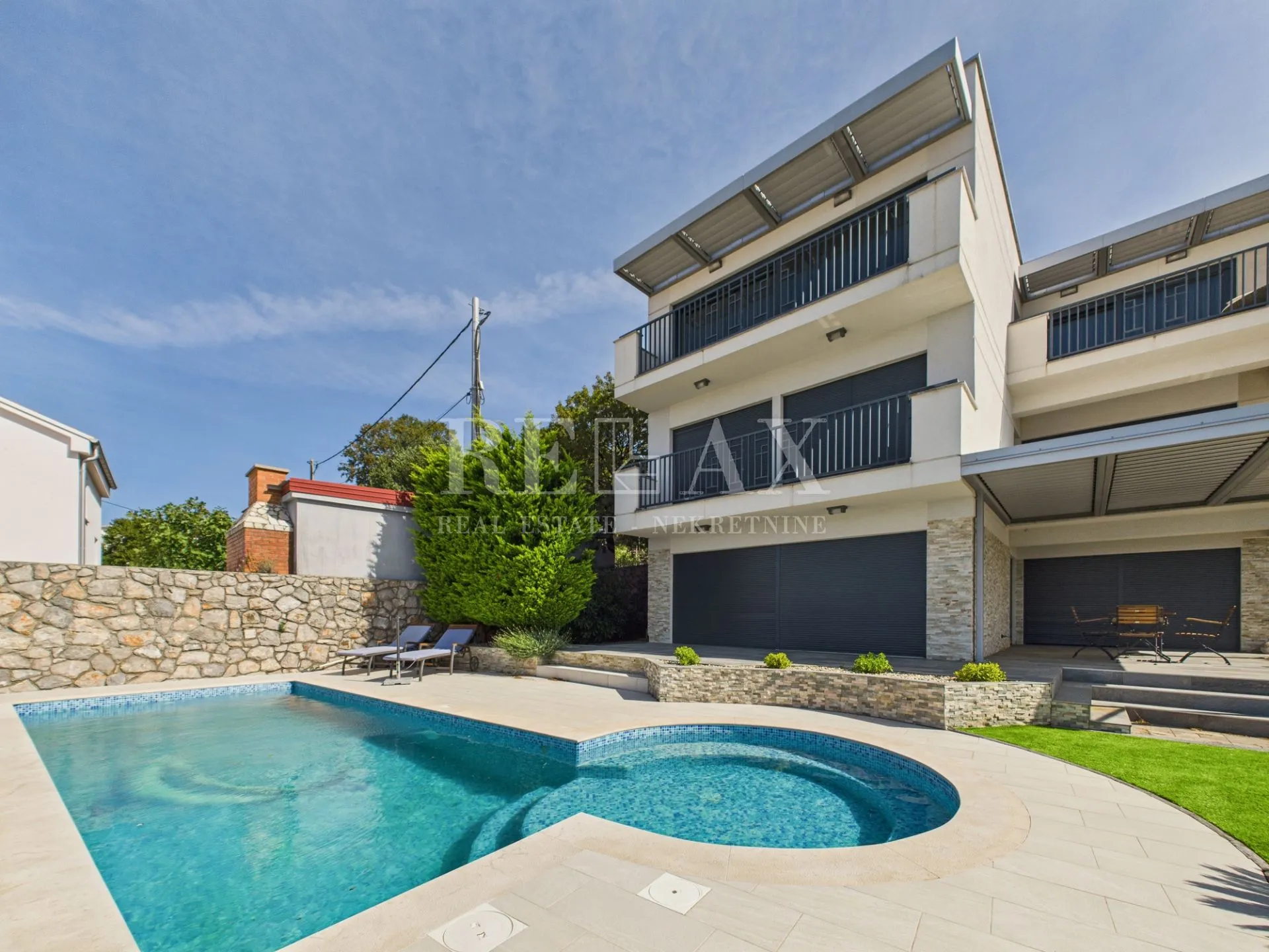 Klenovica - moderna vila s bazenom - cover