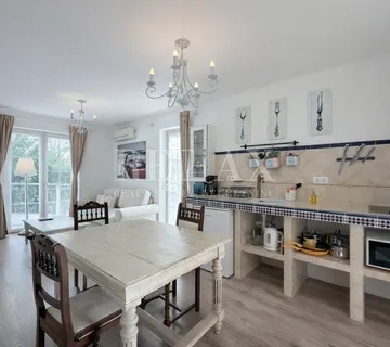 Crikvenica - stan s pogledom, drugi red do mora - cover