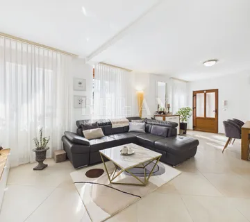 Crikvenica - dva stana u centru - cover