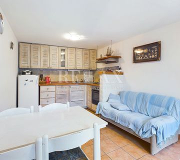 Bribir - prostrana kuća u nizu s garažom - cover