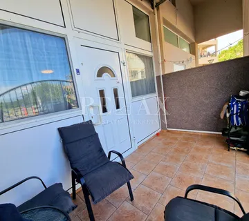 Novi Vinodolski - dvoetažni stan blizu mora - cover