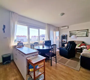 Novi Vinodolski - stan u centru s parkirnim mjestom - cover