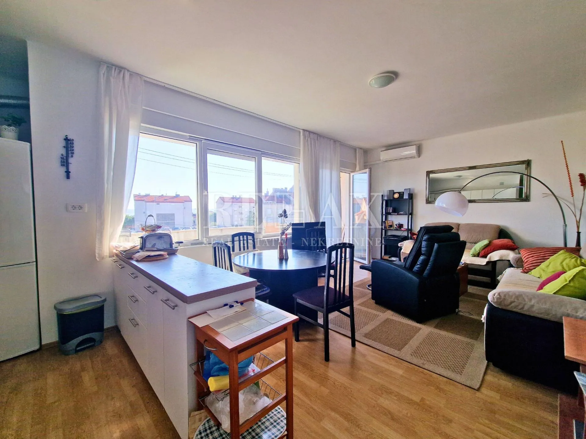 Novi Vinodolski - stan u centru s parkirnim mjestom - cover