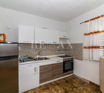 Senj, Sveti Juraj - kuća sa tri etaže u prvom redu do mora - cover