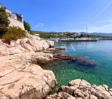 Novi Vinodolski - stan u prvom redu do mora - cover