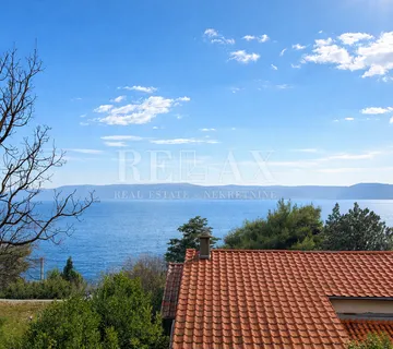 Novi Vinodolski - apartmanska kuća u drugom redu do mora - cover