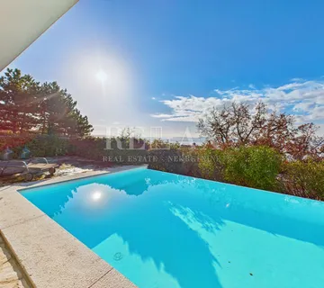 Kostrena - vila s bazenom i pogledom na more - cover