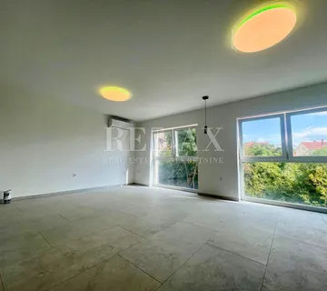 Rijeka, Srdoči - stan u novogradnji s krovnom terasom - cover