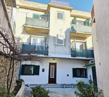 Crikvenica - kuća za najam u strogom centru grada - cover