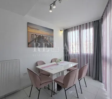 Crikvenica - adaptirana garsonijera u centru grada - cover